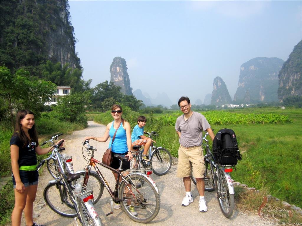 Profitez de vélo à travers la campagne de Yangshuo